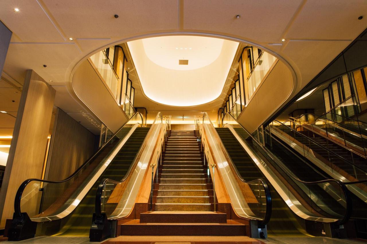Kanazawa Tokyu Hotel Exterior foto Escalators at the lobby